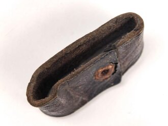 Schieber aus braunem Leder für Trageriemen der Wehrmacht. Innen gemessen 48mm, Breite 19mm
