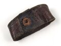 Schieber aus braunem Leder für Trageriemen der Wehrmacht. Innen gemessen 48mm, Breite 19mm