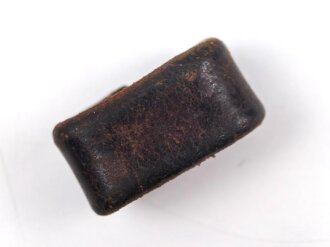 Schieber aus braunem Leder für Trageriemen der Wehrmacht. Innen gemessen 24mm, Breite 15mm
