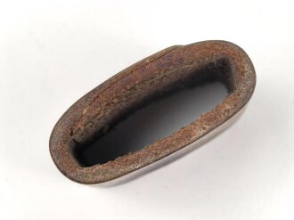 Schieber aus braunem Leder für Trageriemen der Wehrmacht. Innen gemessen 47mm, Breite 40,5mm