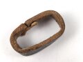 Schieber aus schwarzem Leder für Trageriemen der Wehrmacht. Innen gemessen 30mm, Breite 12mm