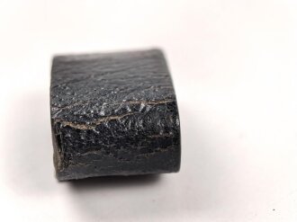 Schieber aus schwarzem Ersatzmaterial für Trageriemen der Wehrmacht. Innen gemessen 25,2mm, Breite 19mm