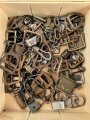 Konvolut Metallbeschläge aller Art, grösstenteils Wehrmacht, zum Teil defekt