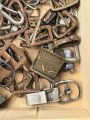 Konvolut Metallbeschläge aller Art, grösstenteils Wehrmacht, zum Teil defekt