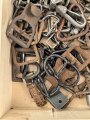 Konvolut Metallbeschläge aller Art, grösstenteils Wehrmacht, zum Teil defekt