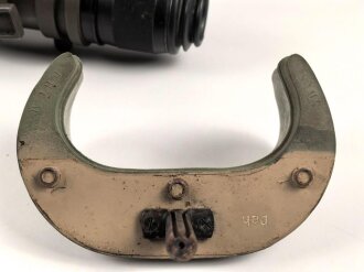 Turm Ziel Fernrohr 6 " T.Z.F.6" . Hersteller beh für E. Leitz, Wetzlar. Originallack, "Neblige" Durchsicht, sonst in sehr gutem Zustand. Im zugehörigen Transportkasten.