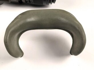 Turm Ziel Fernrohr 6 " T.Z.F.6" . Hersteller beh für E. Leitz, Wetzlar. Originallack, "Neblige" Durchsicht, sonst in sehr gutem Zustand. Im zugehörigen Transportkasten.