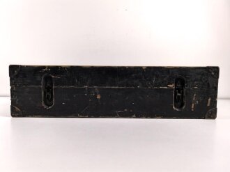 Turm Ziel Fernrohr 6 " T.Z.F.6" . Hersteller beh für E. Leitz, Wetzlar. Originallack, "Neblige" Durchsicht, sonst in sehr gutem Zustand. Im zugehörigen Transportkasten.