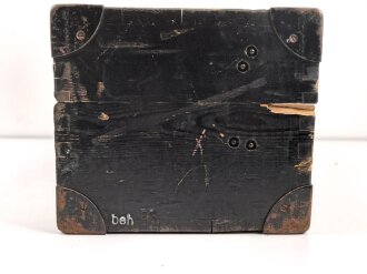 Turm Ziel Fernrohr 6 " T.Z.F.6" . Hersteller beh für E. Leitz, Wetzlar. Originallack, "Neblige" Durchsicht, sonst in sehr gutem Zustand. Im zugehörigen Transportkasten.