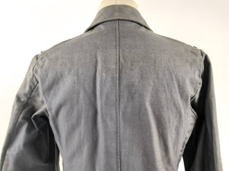 Luftwaffe, blaue Tropenfeldbluse 1. Modell. Kammerstück von 1941. Leicht angeschmutzt, der Brustadler original vernäht, leicht getragenes Stück