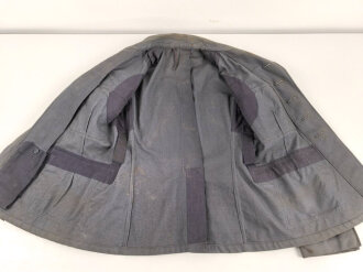 Luftwaffe, blaue Tropenfeldbluse 1. Modell. Kammerstück von 1941. Leicht angeschmutzt, der Brustadler original vernäht, leicht getragenes Stück