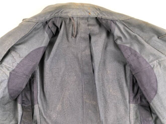 Luftwaffe, blaue Tropenfeldbluse 1. Modell. Kammerstück von 1941. Leicht angeschmutzt, der Brustadler original vernäht, leicht getragenes Stück