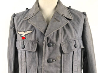 Luftwaffe, blaue Tropenfeldbluse 1. Modell. Kammerstück von 1941. Leicht angeschmutzt, der Brustadler original vernäht, leicht getragenes Stück