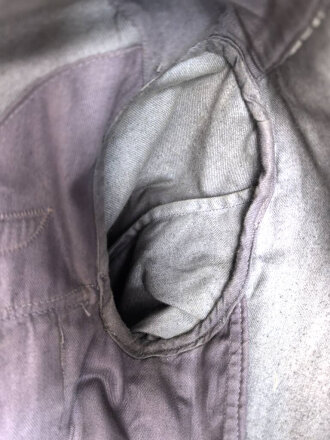 Luftwaffe, blaue Tropenfeldbluse 1. Modell. Kammerstück von 1941. Leicht angeschmutzt, der Brustadler original vernäht, leicht getragenes Stück