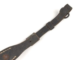 Einzelner Trageriemen für einen Rucksack der Wehrmacht. Gefertigt aus einem Koppeltragegestell