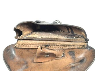 1. Weltkrieg Koffertasche P08 , datiert 1917. Von der norwegischen Armee nach Ende des 2.Weltkrieges übernommen. Die Koppelschlaufen wurden entfernt und eine Vorrichtung zum tragen am amerikanischen Lochkoppel angenietet.