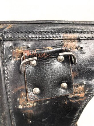 1. Weltkrieg Koffertasche P08 , datiert 1917. Von der norwegischen Armee nach Ende des 2.Weltkrieges übernommen. Die Koppelschlaufen wurden entfernt und eine Vorrichtung zum tragen am amerikanischen Lochkoppel angenietet.