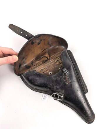 1. Weltkrieg Koffertasche P08 , datiert 1917. Von der norwegischen Armee nach Ende des 2.Weltkrieges übernommen. Die Koppelschlaufen wurden entfernt und eine Vorrichtung zum tragen am amerikanischen Lochkoppel angenietet.