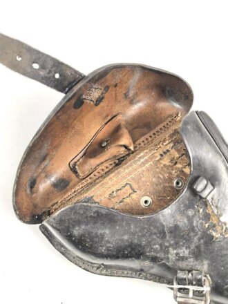 1. Weltkrieg Koffertasche P08 , datiert 1917. Von der norwegischen Armee nach Ende des 2.Weltkrieges übernommen. Die Koppelschlaufen wurden entfernt und eine Vorrichtung zum tragen am amerikanischen Lochkoppel angenietet.