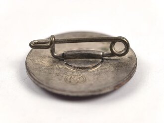 Mitgliedsabzeichen der NSDAP, Hersteller M1/23, getragenes Stück mit kleinem Emaillechip