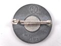 Mitgliedsabzeichen der NSDAP, Hersteller M1/105,  lackierte Ausführung mit leichten Farbbabplatzern