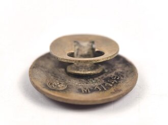 Mitgliedsabzeichen der NSDAP, Hersteller M1/1498, getragenes Stück, Knopflochausführung