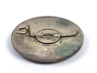 Mitgliedsabzeichen der NSDAP, Hersteller M1/155, getragenes Stück, Nadel defelt