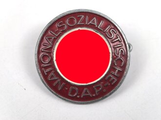 Mitgliedsabzeichen der NSDAP, Hersteller M1/159,  lackierte Ausführung mit leichten Farbbabplatzern