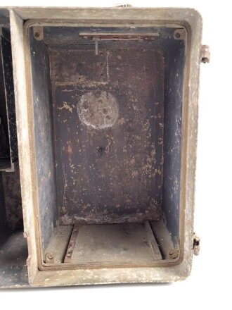 Gehäuse zum Tornisterfunkgerät Heinrich Torn.Fu.h der Wehrmacht. Ungereinigtes Stück, alt überlackiert
