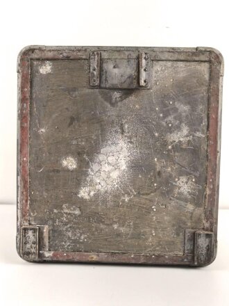 Gehäuse zum Tornisterfunkgerät Heinrich Torn.Fu.h der Wehrmacht. Ungereinigtes Stück, alt überlackiert