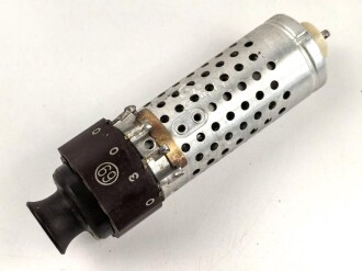 Röhre RV 2P 800 für Funkgeräte der Wehrmacht. " RLM Eigentum" in Gehäuse.  Funktion nicht geprüft