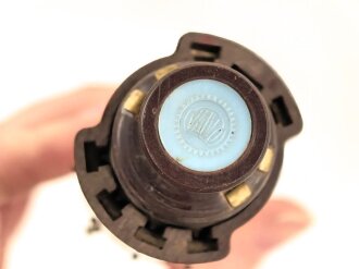 Röhre RV 2P 800 für Funkgeräte der Wehrmacht. " RLM Eigentum" in Gehäuse.  Funktion nicht geprüft