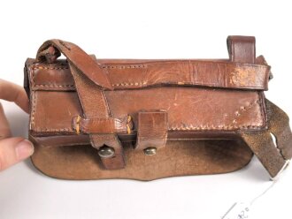 Preußen, Kartuschkasten mit Bandolier für Mannschaften der Jäger zu Pferd No.2. Kammerstück in gutem Zustand.