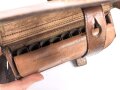 Preußen, Kartuschkasten mit Bandolier für Mannschaften der Jäger zu Pferd No.2. Kammerstück in gutem Zustand.