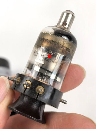 Röhre RV12 P2000 mit Sockel, Wehrmacht, Funktion...