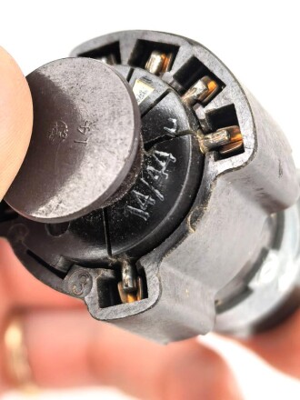 Röhre RV12 P2000 mit Sockel, Wehrmacht, Funktion nicht geprüft