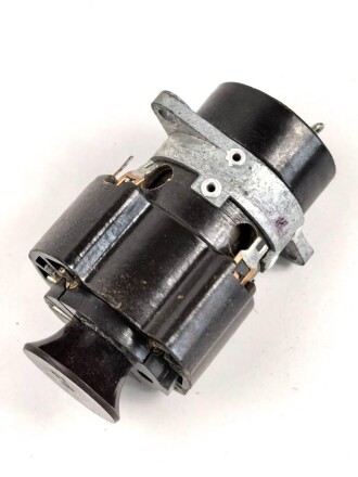 Röhre RV12 P2000 mit Sockel, Wehrmacht, Funktion nicht geprüft