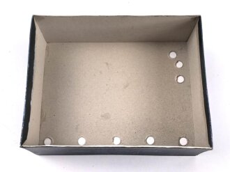 "PERTRIX" Anodenbatterie, einfache Atrappe aus Pappe, in der richtigen Größe