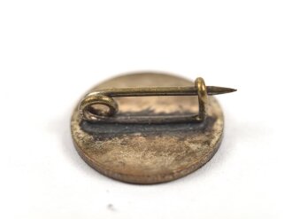 N.S. Sympathieabzeichen, schwarz emailliertes Hakenkreuz auf weißem Grund mit schwarzem Rand. Durchmesser 13,5mm