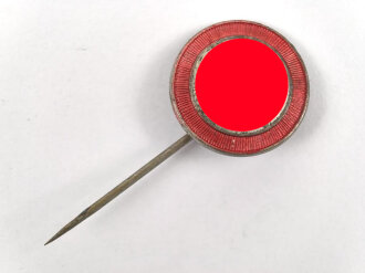 N.S. Sympathieabzeichen, schwarz lackiertes Hakenkreuz auf silbernem Grund mit rotem Rand. Durchmesser 19,5mm, an Nadel