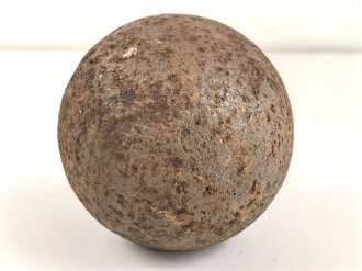 Kanonenkugel aus Eisen, Durchmesser etwa 13,5cm. Alter...