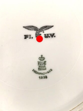 Luftwaffe, Kantinenporzellan flacher Teller, Durchmesser 23cm, Hersteller Heinrich & Co 1938. Gebraucht.
