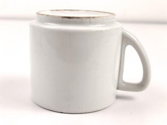 Heer, Kantinenporzellan große Tasse, Durchmesser etwa 10,5cm, Hersteller Kolmar 1940. Gebraucht, am Rand defekt