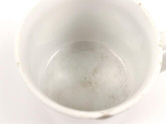 Heer, Kantinenporzellan große Tasse, Durchmesser etwa 10,5cm, Hersteller Kolmar 1940. Gebraucht, am Rand defekt