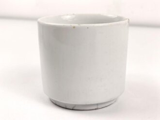 Heer, Kantinenporzellan große Tasse, Durchmesser etwa 10,5cm, Hersteller Kolmar 1940. Gebraucht, am Rand defekt