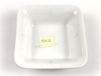 Luftwaffe, Kantinenporzellan  eckige Schale, Kantenlänge 21cm, Hersteller unleserlich 1942. Gebraucht.