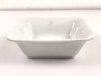 Luftwaffe, Kantinenporzellan  eckige Schale, Kantenlänge 21cm, Hersteller unleserlich 1942. Gebraucht.