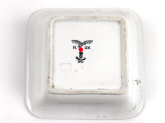 Luftwaffe, Kantinenporzellan  eckige Schale, Kantenlänge 21cm, Hersteller unleserlich 1942. Gebraucht.