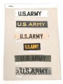 U.S. Army , Sammlung Schriftzüge für die Uniform in verschiedenen Ausführungen, jeweils auf Karton befestigt
