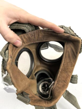 Luftschutz / Werkschutz. Gasmaske Modell 1930, ausführung als S-Maske für den Luftschutz. Datiert 1938, in  gutem Zustand.